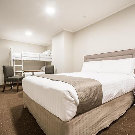The Lighthouse Hotel Ulverstone Bagian luar foto