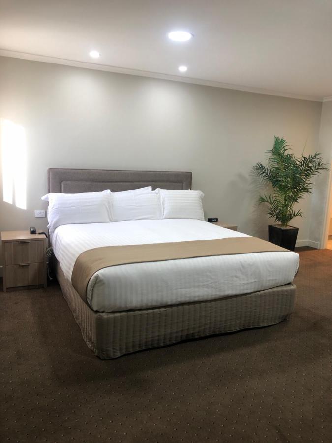 The Lighthouse Hotel Ulverstone Bagian luar foto